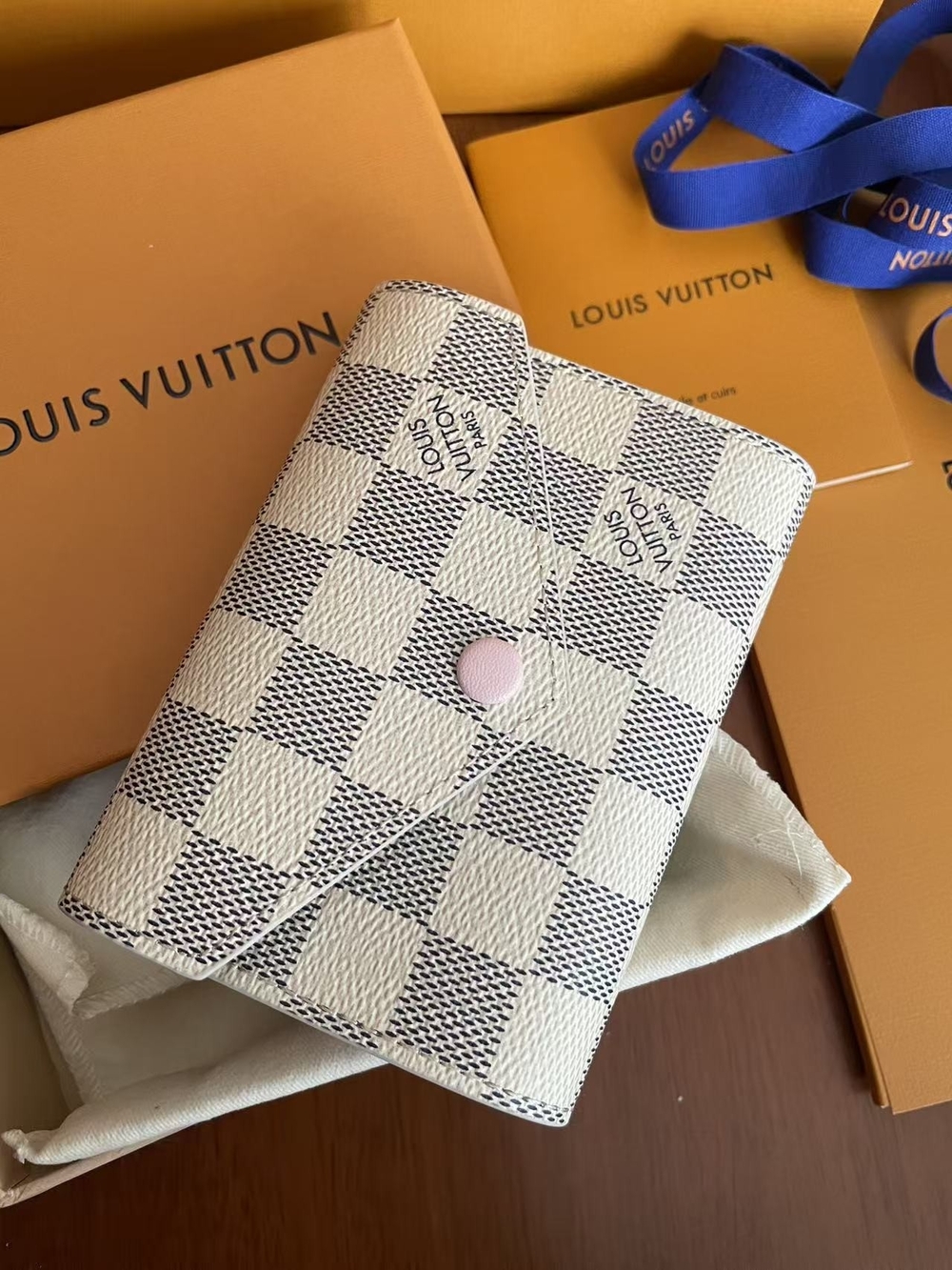 Louis Vuitton Damier Azur Compact Wallet in White/Pink - Picture 7 of 8